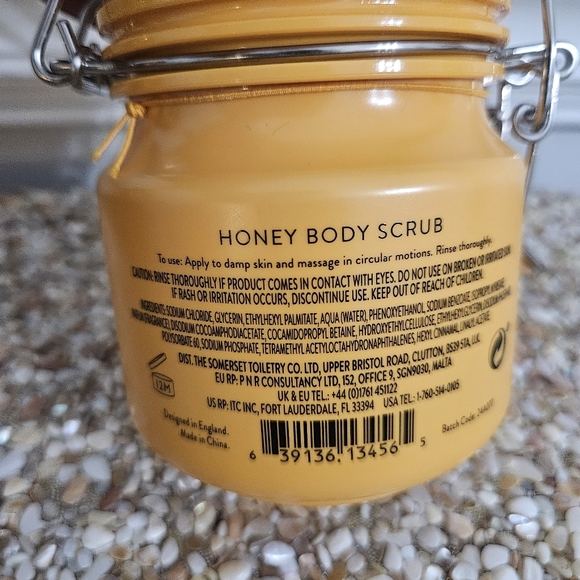 Hello Honey Honey Body Scrub NEW 17.63 Oz Jar. Smoothes Softens and renews skin - Picture 5 of 7